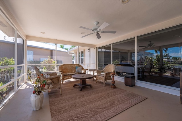 sunroom with ceiling fan