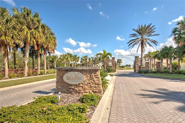 view of community / neighborhood sign