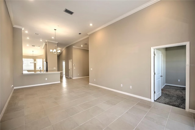 empty room with sink, crown molding, a notable chandelier, and light tile patterned flooring