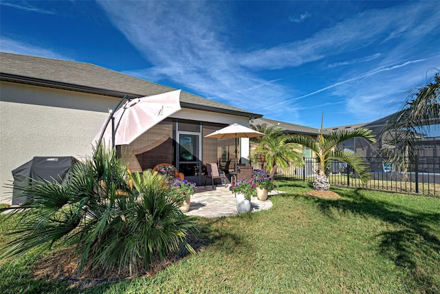 view of yard featuring a patio