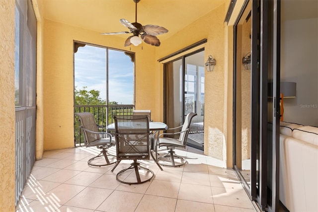 sunroom featuring ceiling fan