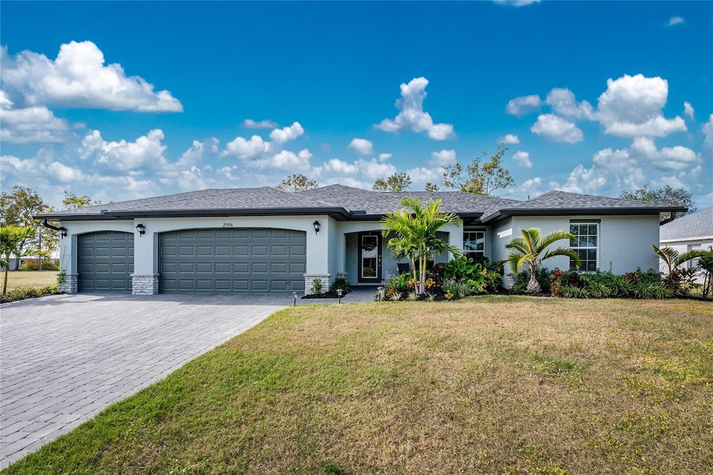 view of front of house featuring a garage and a front yard