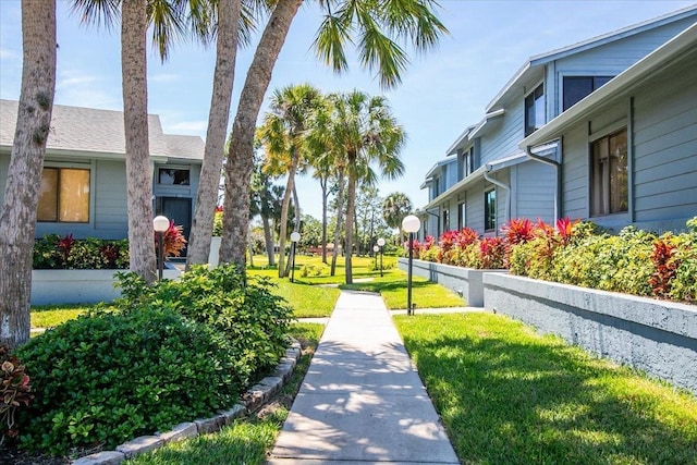 view of home's community featuring a yard