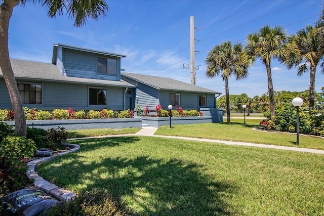 view of front facade featuring a front yard