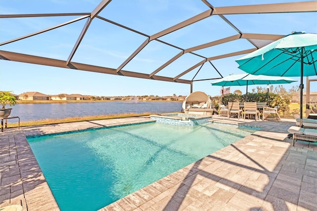 view of pool featuring an in ground hot tub, a patio, a water view, and a lanai