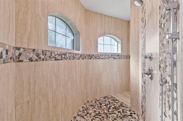 bathroom featuring tiled shower