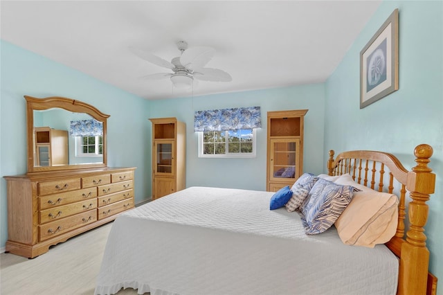 bedroom with ceiling fan