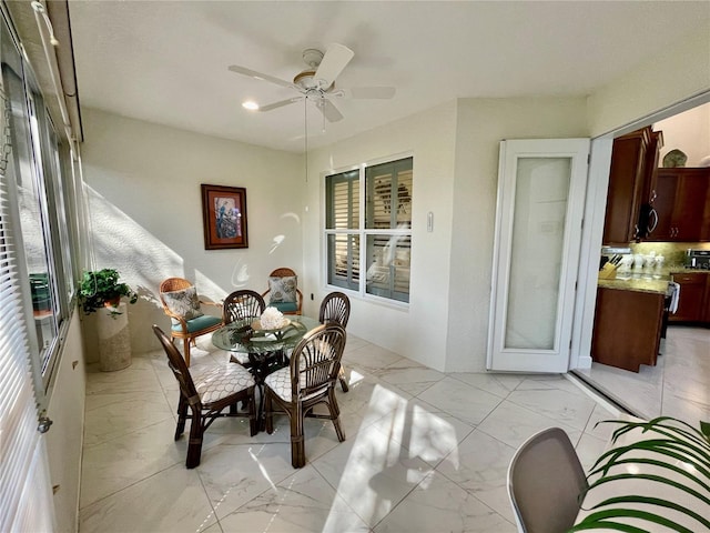 sunroom with ceiling fan