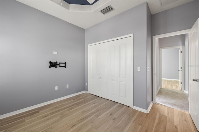 unfurnished bedroom featuring light hardwood / wood-style floors and a closet