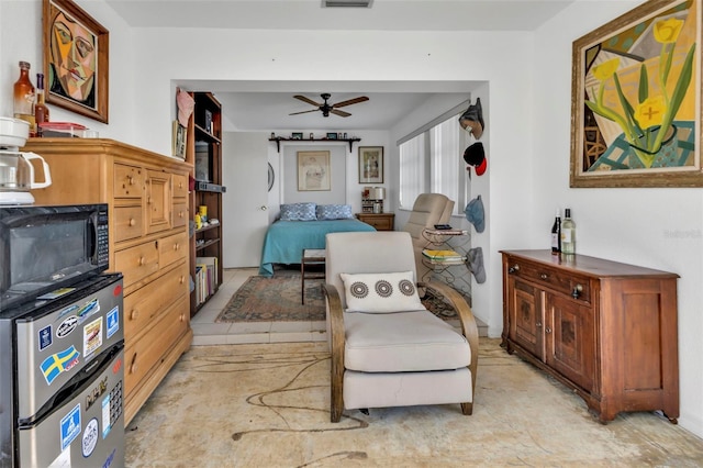 living area with ceiling fan