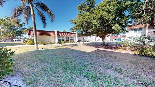 view of front of house featuring a front yard