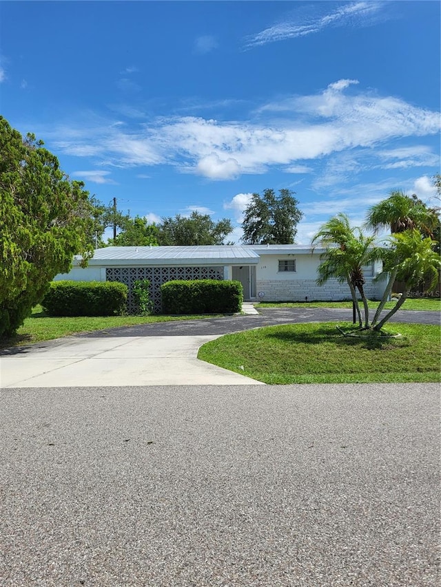 ranch-style home with a front lawn