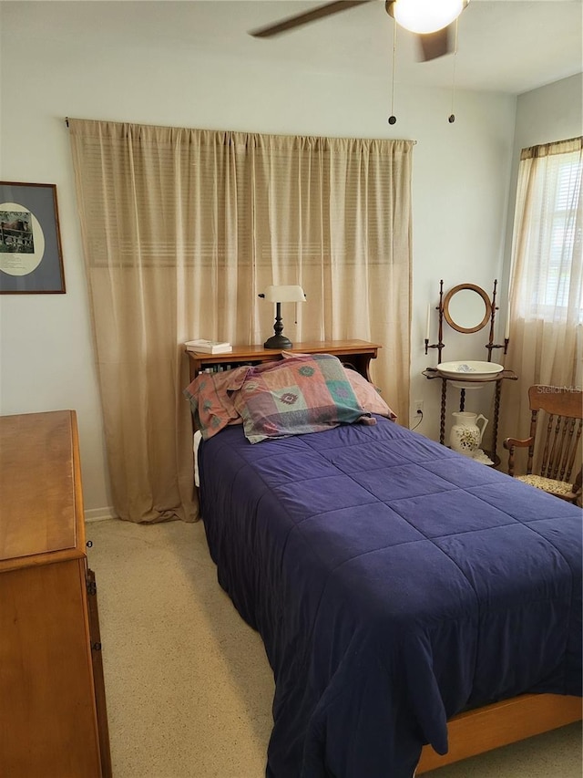 bedroom with ceiling fan