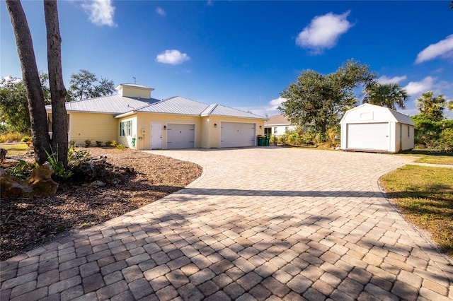 single story home featuring a garage