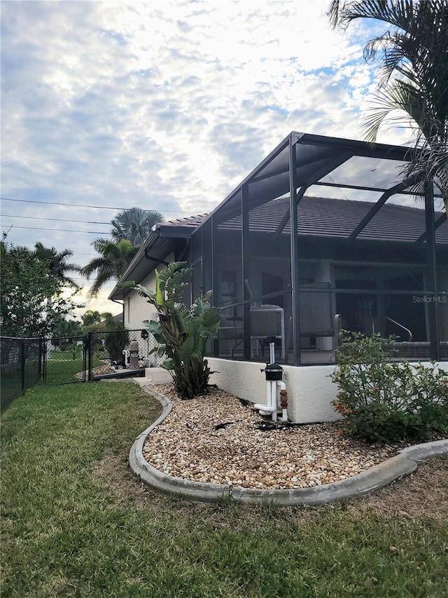 view of yard featuring a lanai