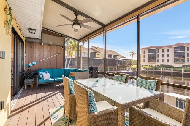 sunroom / solarium with ceiling fan