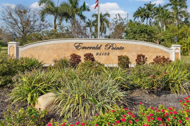 view of community / neighborhood sign