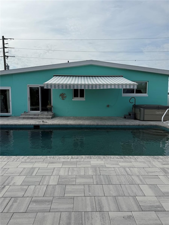 view of pool with a patio area and a jacuzzi