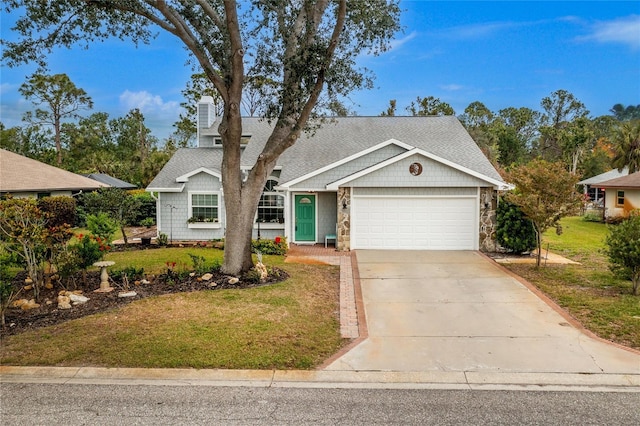 view of front facade featuring a garage and a front lawn