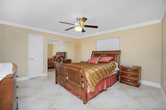 bedroom featuring ceiling fan, crown molding, and a closet