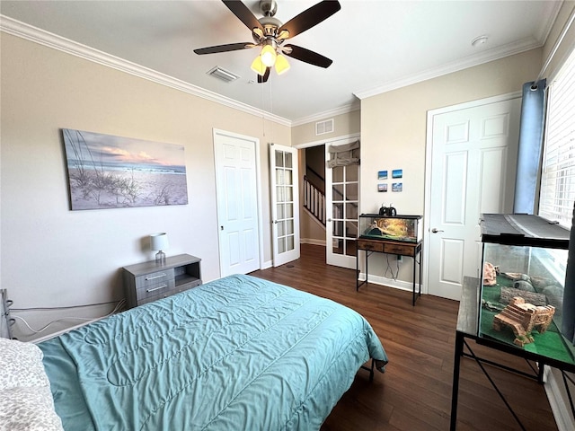 bedroom with dark hardwood / wood-style floors, ceiling fan, and crown molding