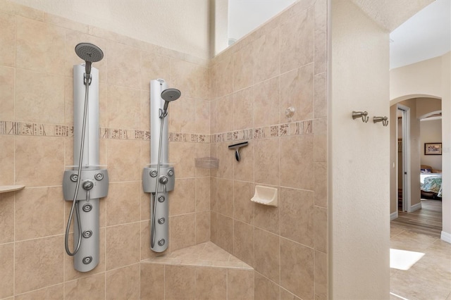 bathroom featuring tiled shower