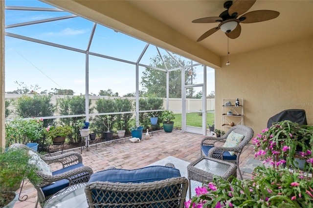 sunroom with ceiling fan