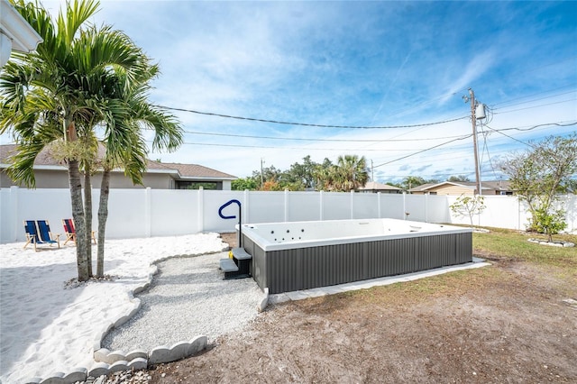 view of yard featuring a hot tub