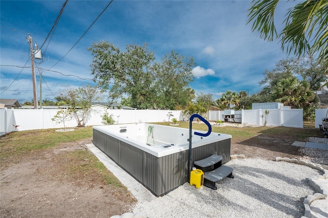 view of yard featuring a hot tub