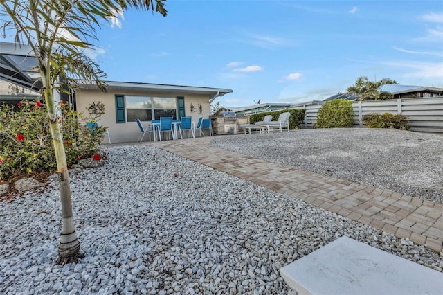 view of yard featuring a patio area