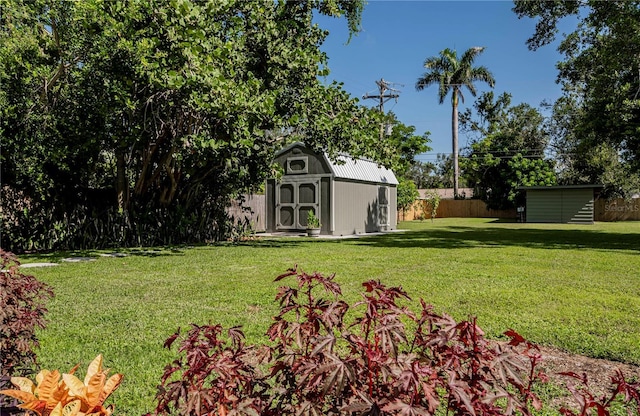 view of yard with a shed