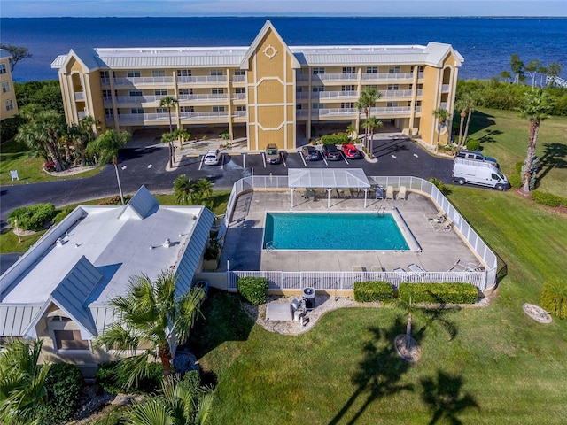 bird's eye view with a water view