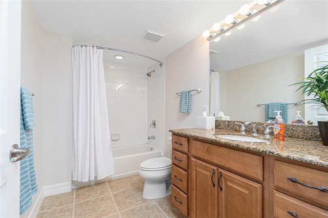 full bathroom with toilet, vanity, and shower / bath combo