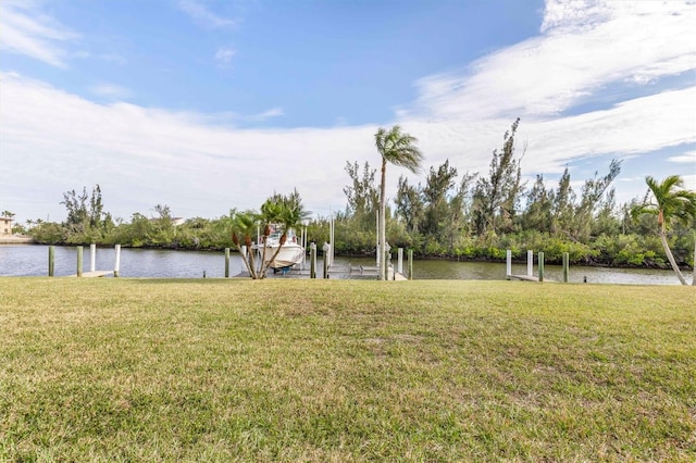 view of yard featuring a water view