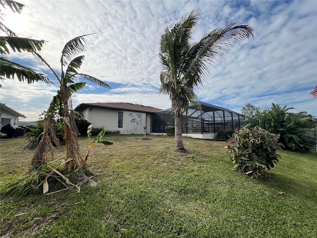 view of yard with a lanai