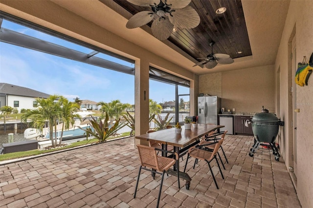 sunroom / solarium featuring ceiling fan