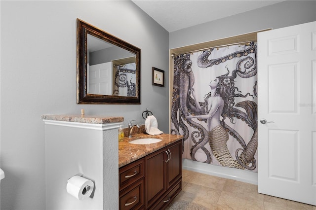 bathroom featuring a shower with shower curtain and vanity