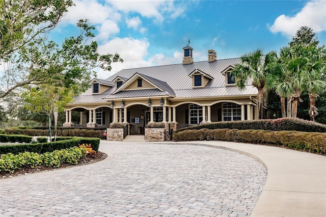 view of front of property featuring a porch