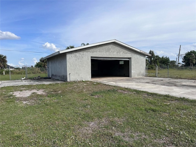 garage featuring a lawn