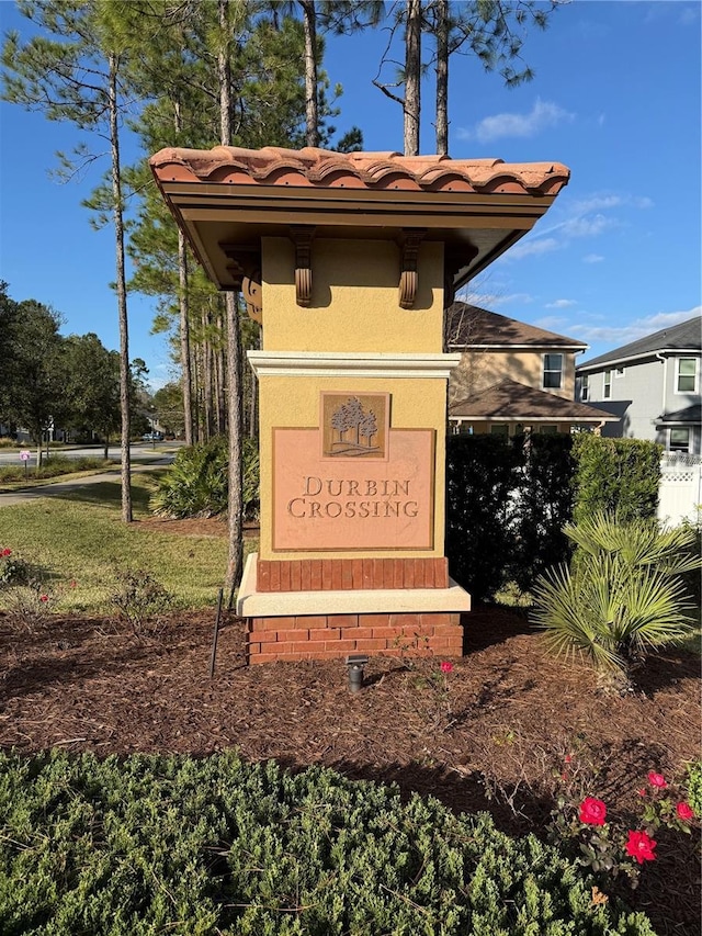 view of community / neighborhood sign