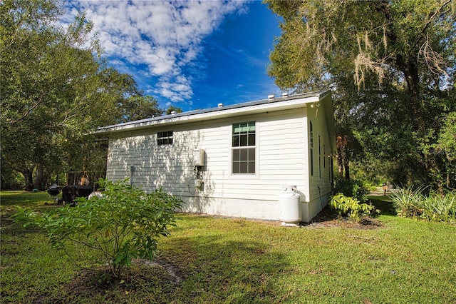 view of side of property featuring a yard