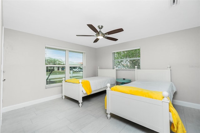 bedroom with ceiling fan