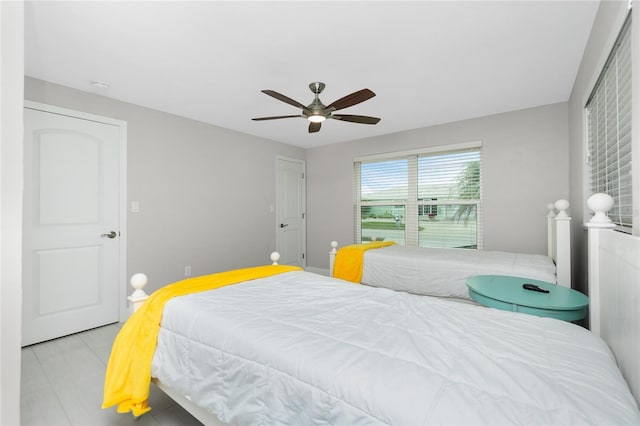 bedroom with ceiling fan