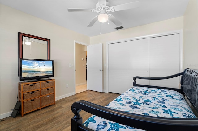 bedroom featuring a closet, hardwood / wood-style flooring, and ceiling fan