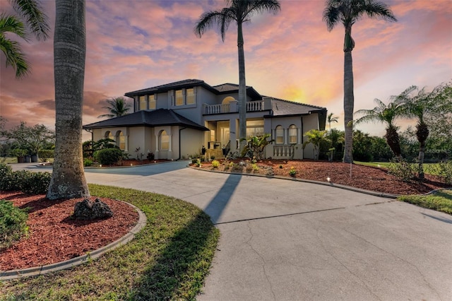 view of front of home featuring a balcony