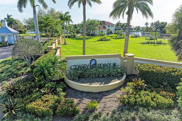 community sign featuring a yard