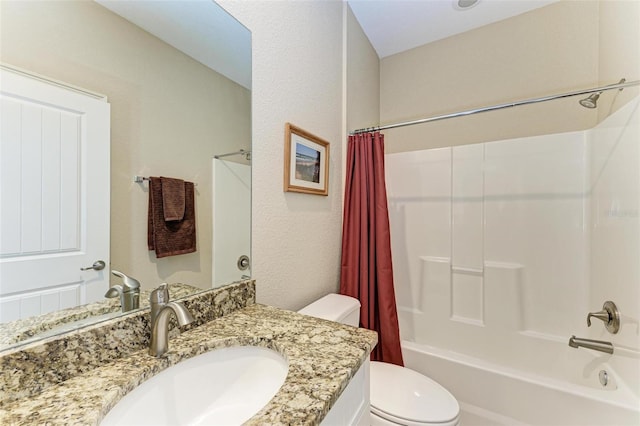 full bathroom featuring shower / tub combo with curtain, vanity, and toilet