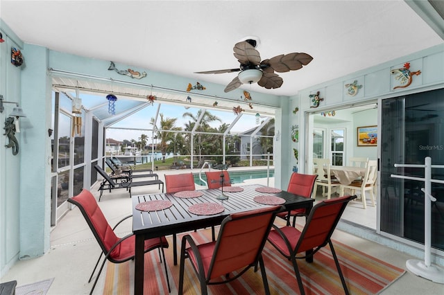 sunroom featuring ceiling fan