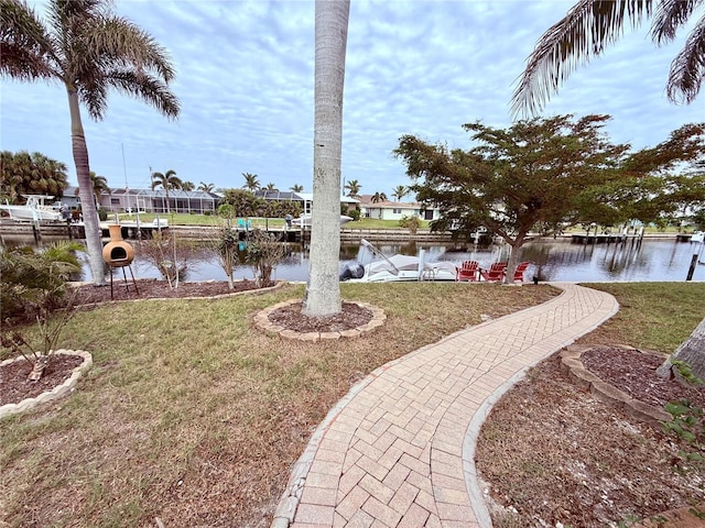 view of yard featuring a water view