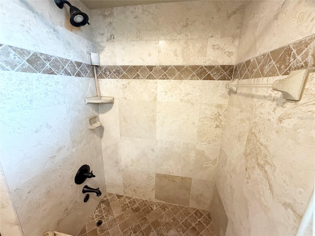 bathroom featuring tiled shower